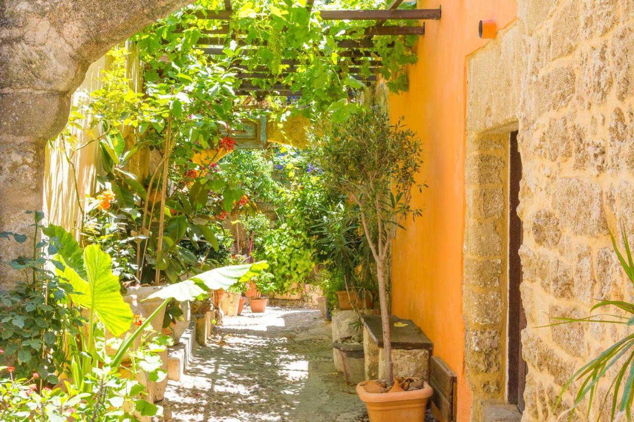 Colours - Old Town - Studios Rhodes City Buitenkant foto